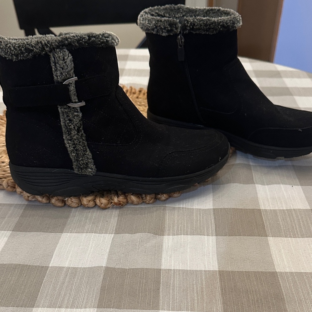 Easy Spirit Black Winter Boots with Gray Trim